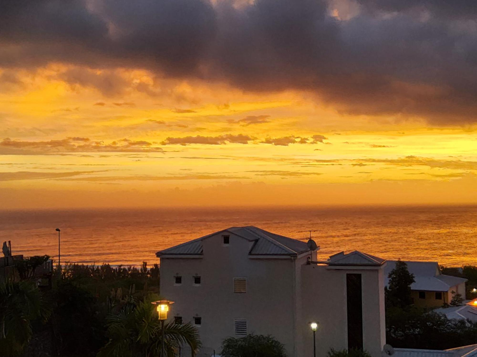Appartement Beau T3 Litchi Vue Ocean Piscine à Saint-Gilles Les Bains Extérieur photo